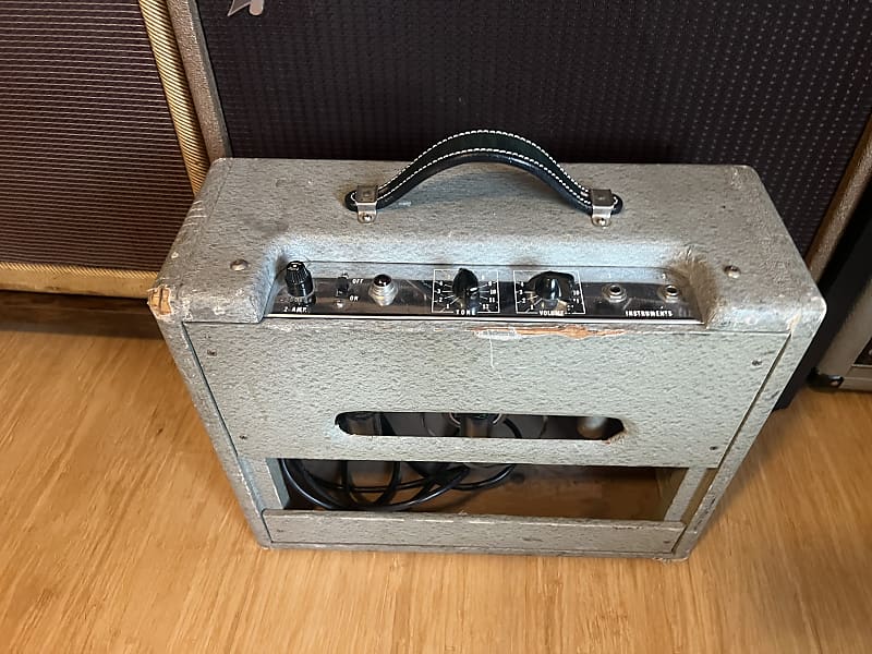 1961 White Model 80 - Made by Fender