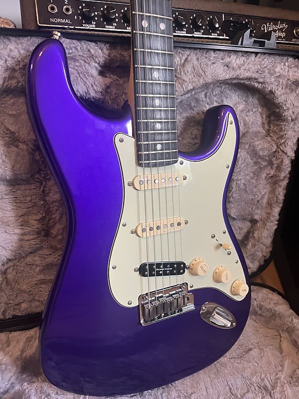 2021 Fender CME Exclusive American Ultra Stratocaster Ebony Fretboard - Plum Metallic