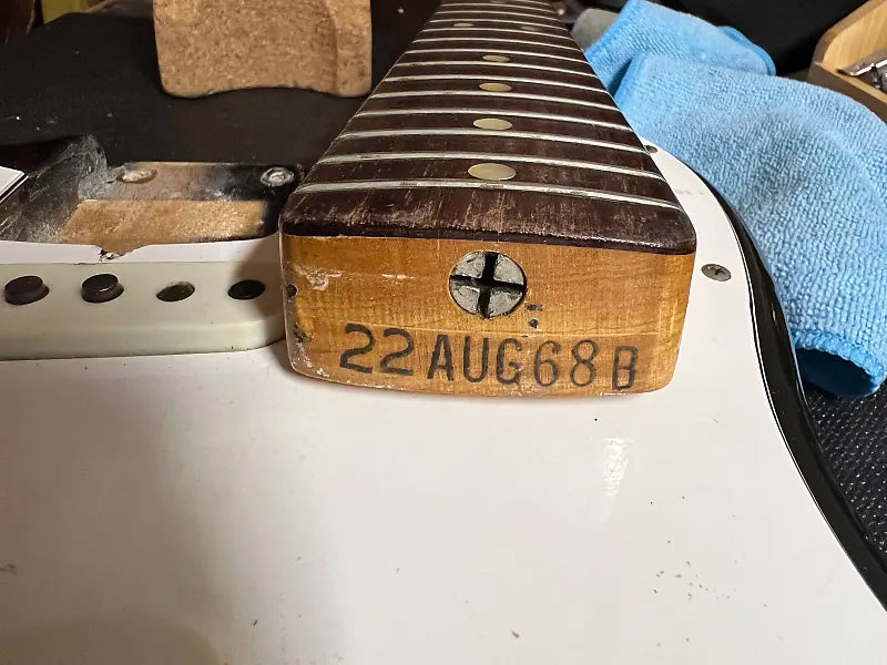 1968 Fender Stratocaster - Three-Tone Sunburst - 100% Original - OHSC