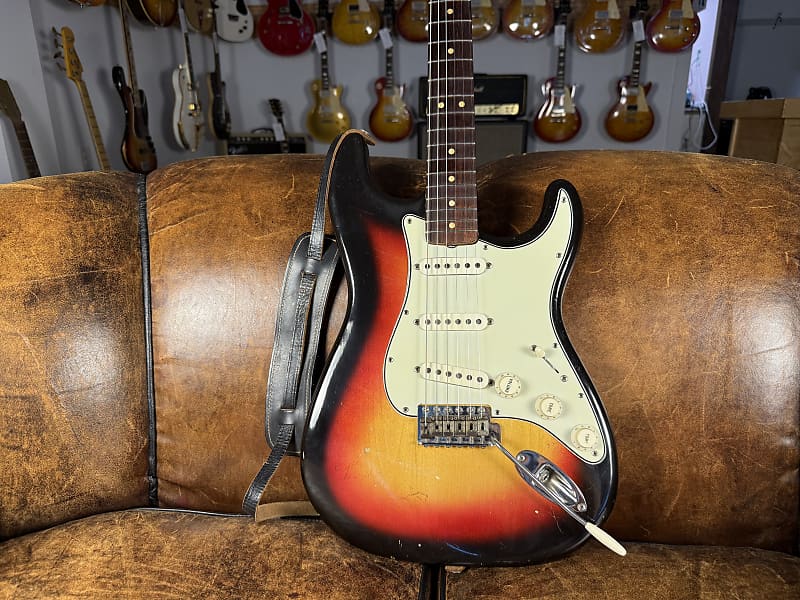 1964 Fender Stratocaster - Three Tone Sunburst - OHSC