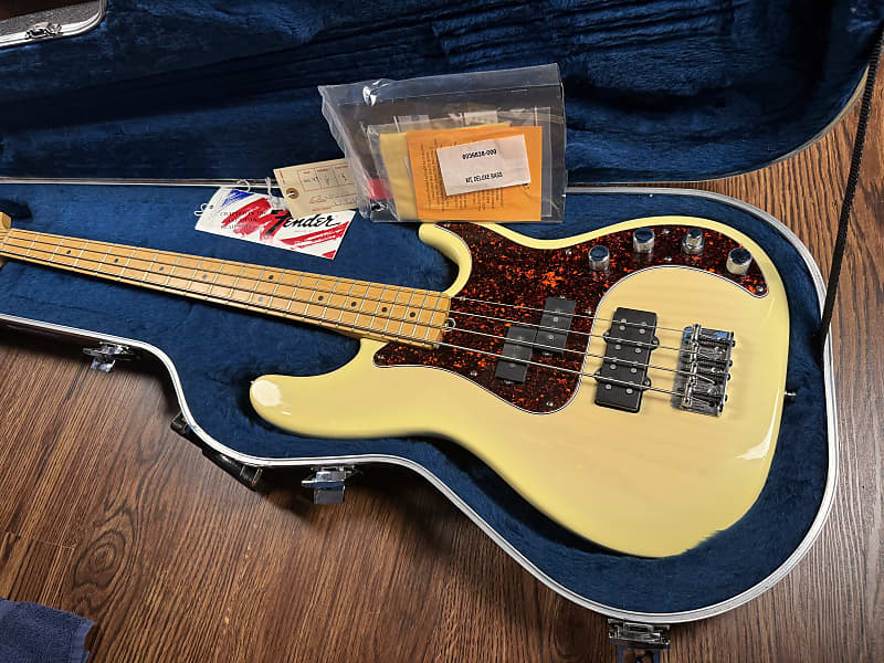 1996 Fender American Deluxe Precision Bass with Maple Fretboard - White Blonde - OHSC