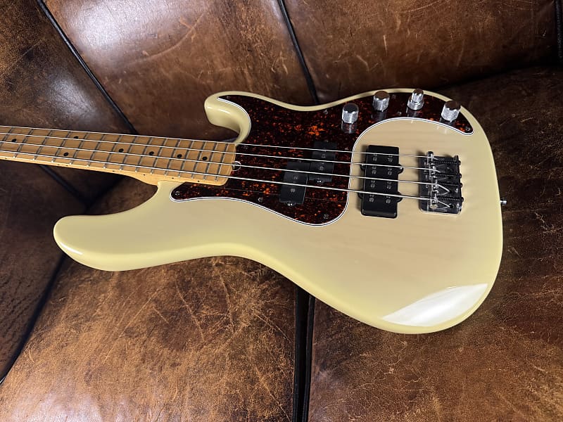 1996 Fender American Deluxe Precision Bass with Maple Fretboard - White Blonde - OHSC