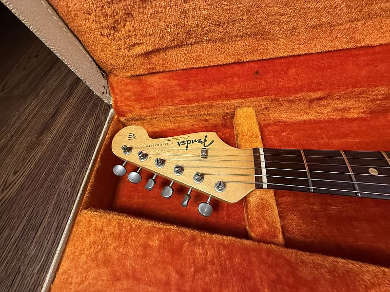 1964 Fender Stratocaster - Three Tone Sunburst - OHSC