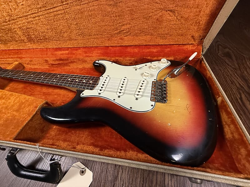 1964 Fender Stratocaster - Three Tone Sunburst - OHSC