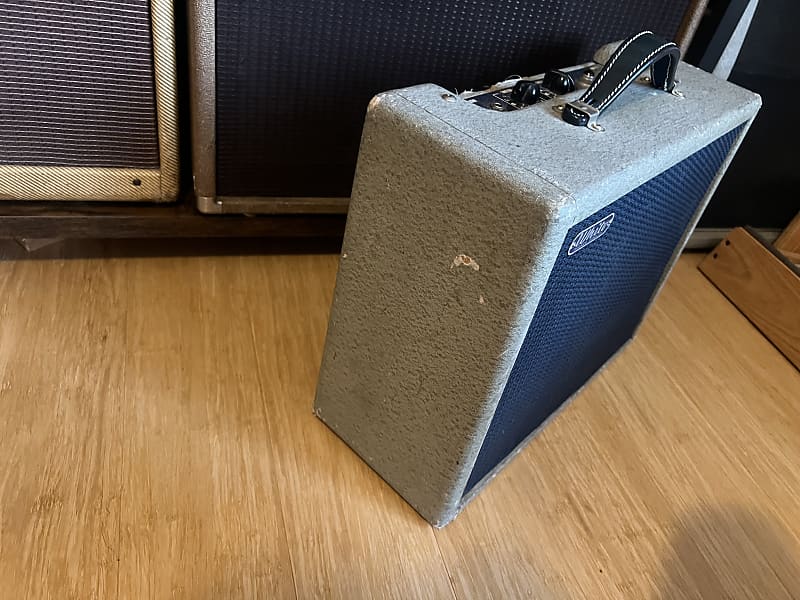 1961 White Model 80 - Made by Fender