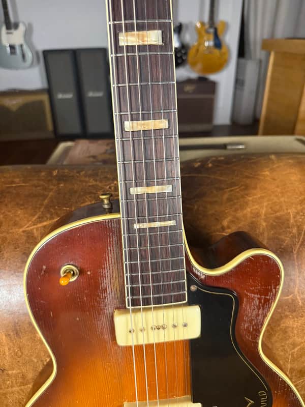 1960 Guild M-75 Aristocrat - Sunburst