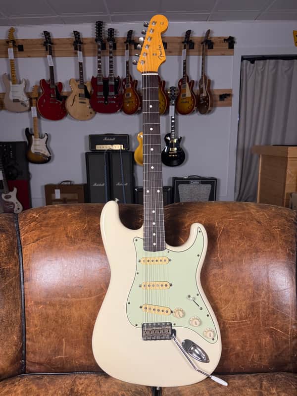 1993 Fender Stratocaster ST-62 - Olympic White