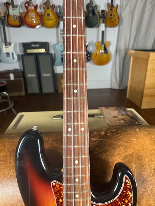 2005 Fender American Vintage ‘62 Reissue Jazz Bass - Sunburst