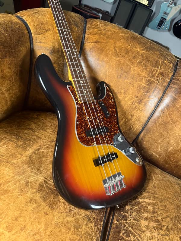 2005 Fender American Vintage ‘62 Reissue Jazz Bass - Sunburst