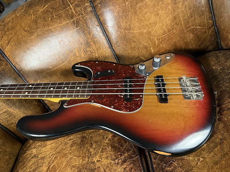 2006 Fender American Vintage Reissue ‘62 Jazz Bass - Sunburst - Stackpole