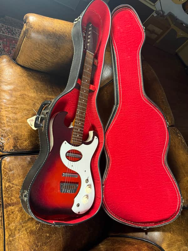 1965 Silvertone 1457 - Burst