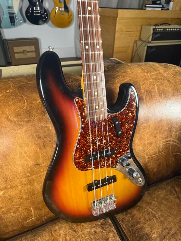 2005 Fender American Vintage ‘62 Reissue Jazz Bass - Sunburst