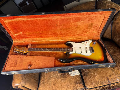 1965 Fender Stratocaster - Sunburst - OHSC