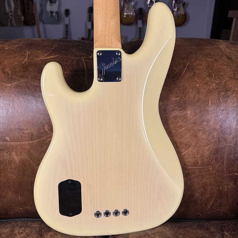1996 Fender American Deluxe Precision Bass with Maple Fretboard - White Blonde - OHSC