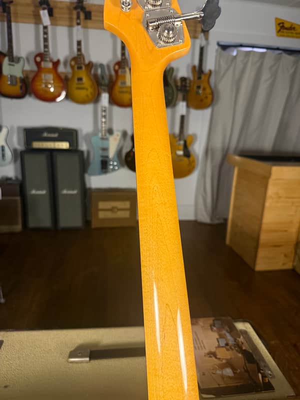 2005 Fender American Vintage ‘62 Reissue Jazz Bass - Sunburst