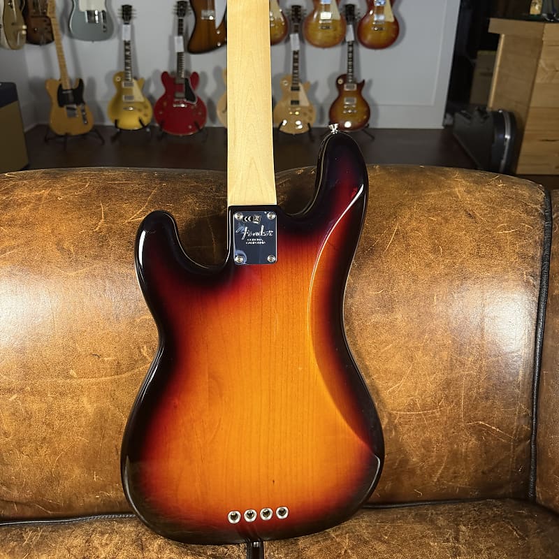 2018 Fender American Professional Precision Bass - 3 Tone Sunburst - OHSC