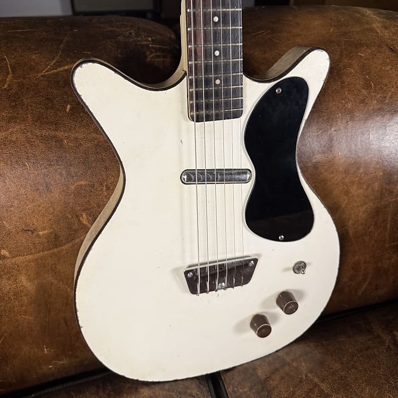 1959 Danelectro 6016 DC-1 Deluxe Single Pickup Shorthorn - White