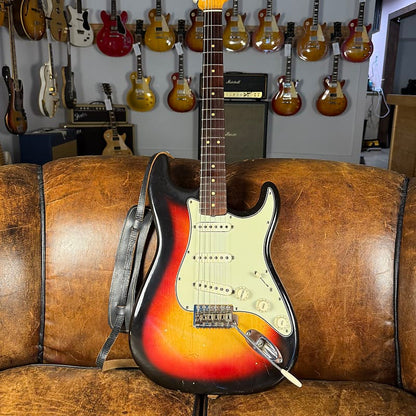 1964 Fender Stratocaster - Three Tone Sunburst - OHSC