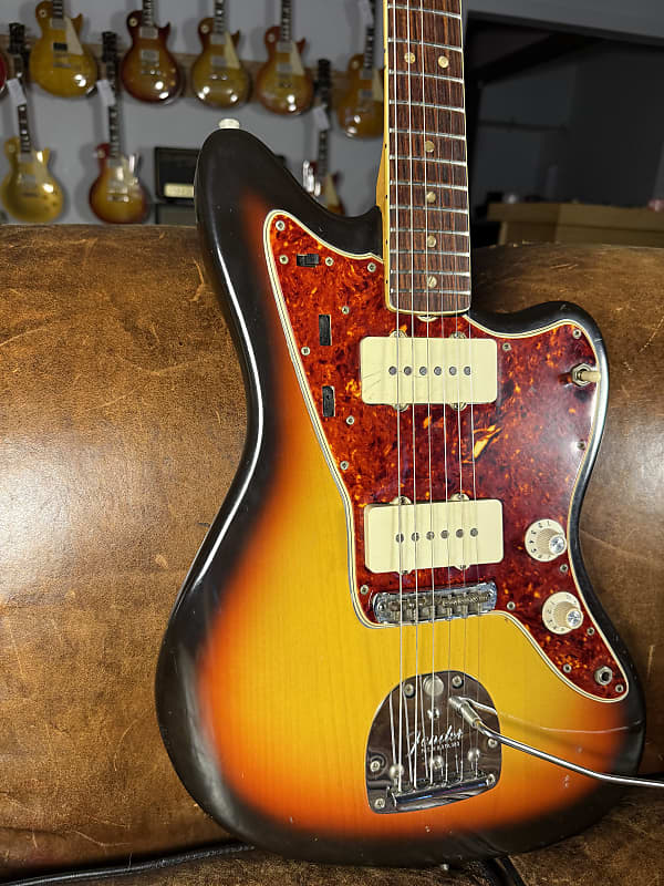 1966 Fender Jazzmaster - Three Tone Sunburst - OHSC