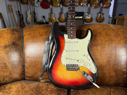 1964 Fender Stratocaster - Three Tone Sunburst - OHSC
