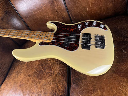 1996 Fender American Deluxe Precision Bass with Maple Fretboard - White Blonde - OHSC