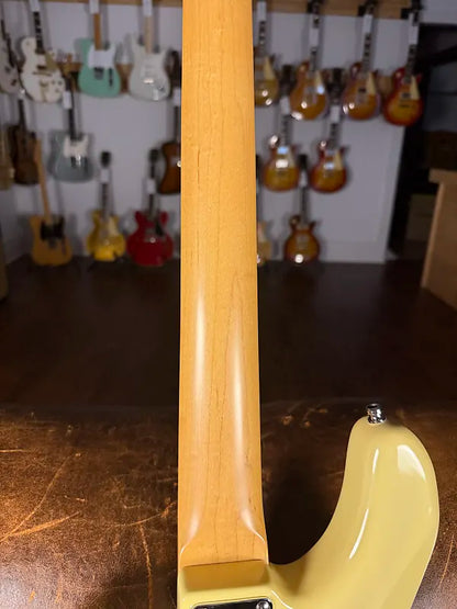 1996 Fender American Deluxe Precision Bass with Maple Fretboard - White Blonde - OHSC