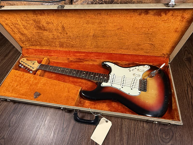 1964 Fender Stratocaster - Three Tone Sunburst - OHSC