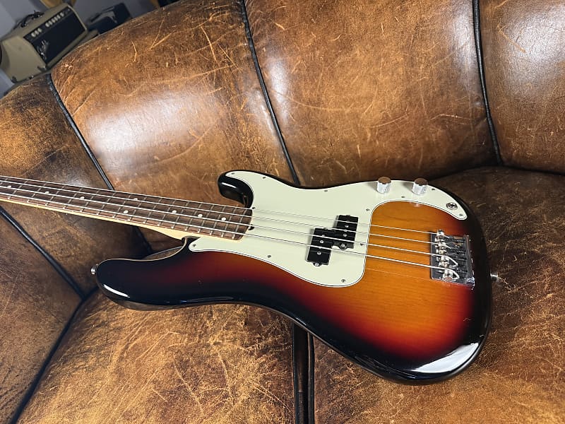 2018 Fender American Professional Precision Bass - 3 Tone Sunburst - OHSC
