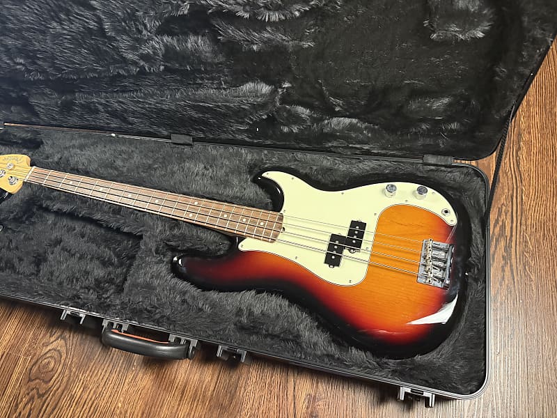 2018 Fender American Professional Precision Bass - 3 Tone Sunburst - OHSC