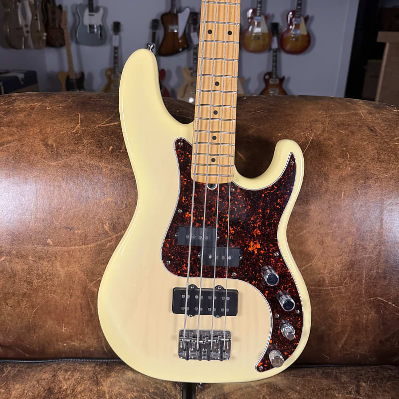 1996 Fender American Deluxe Precision Bass with Maple Fretboard - White Blonde - OHSC