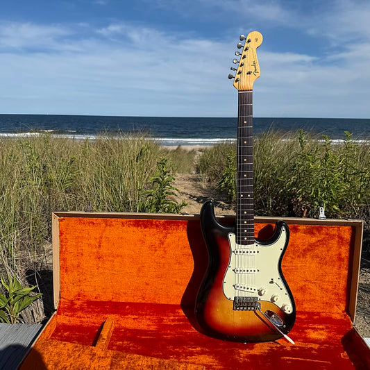 1964 Fender Stratocaster - Three Tone Sunburst - OHSC