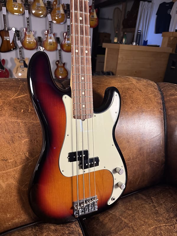 2018 Fender American Professional Precision Bass - 3 Tone Sunburst - OHSC